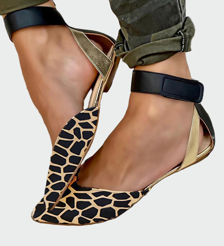 Stilingi žemi sandalai