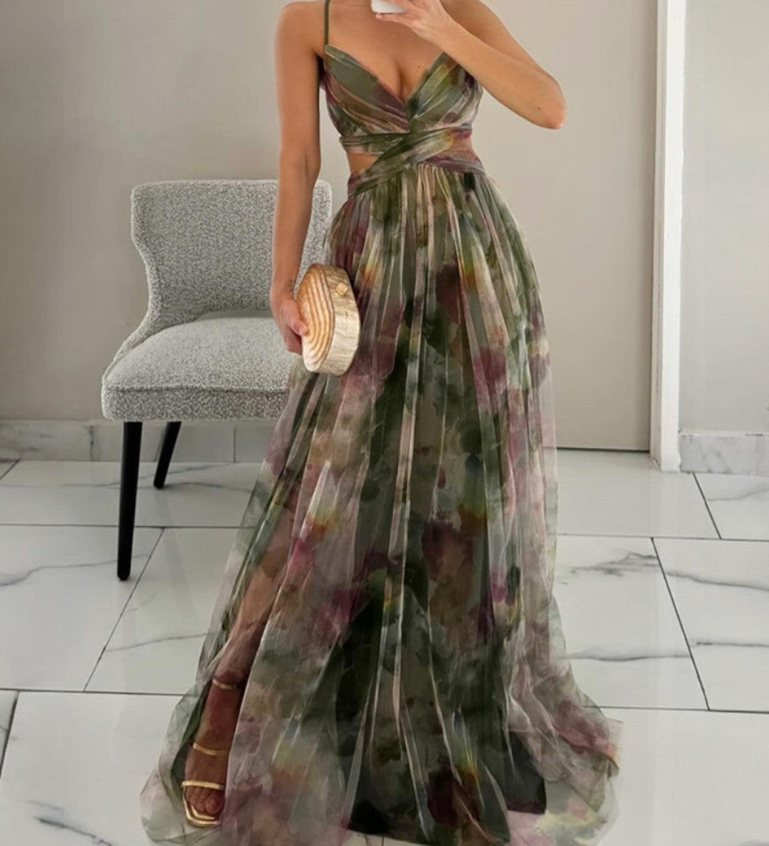 Eglė – elegantiška gėlėta maxi suknelė